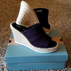 New Toms Black Sandals